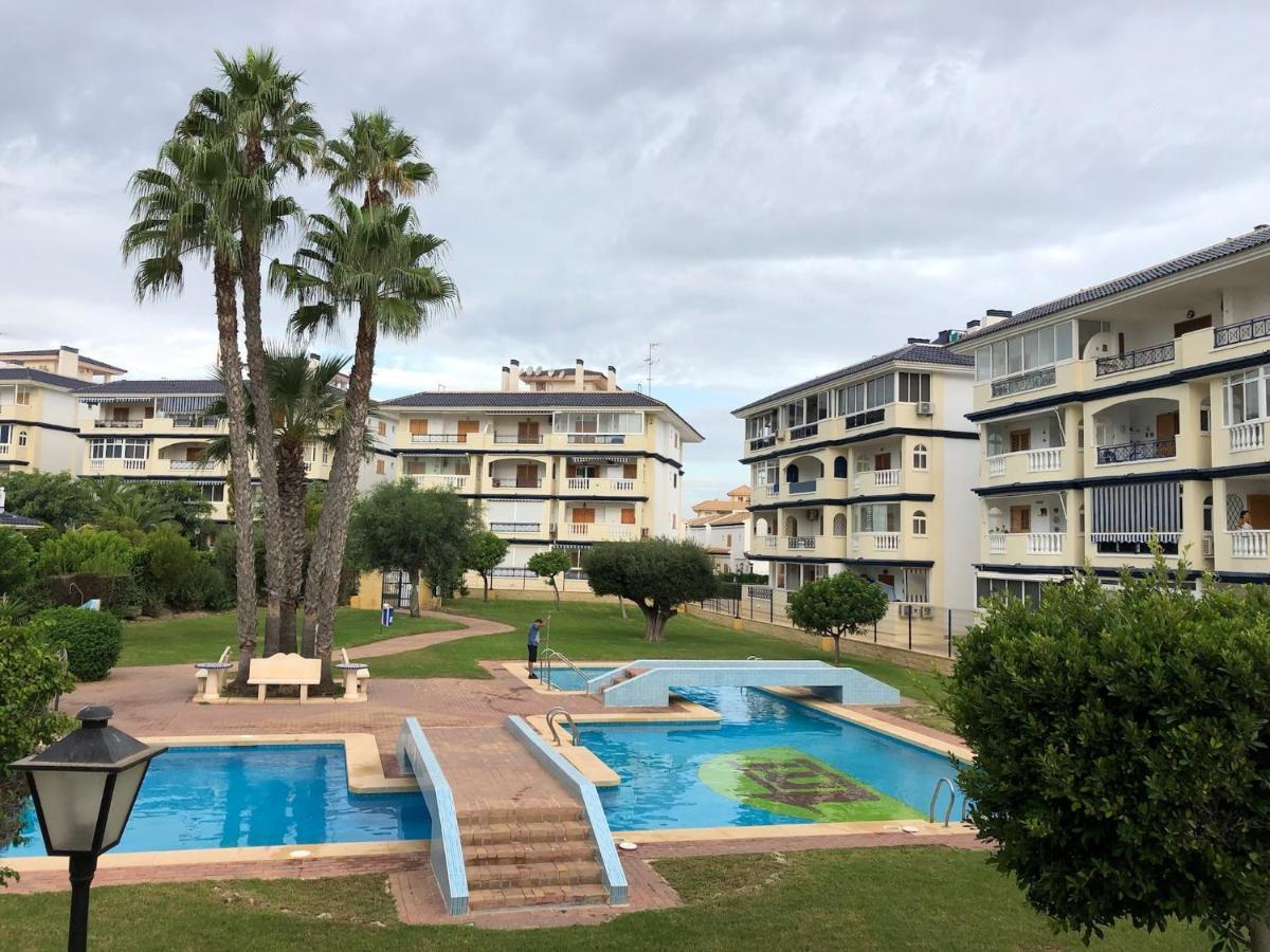 Martas Apartment La Mata  Luaran gambar